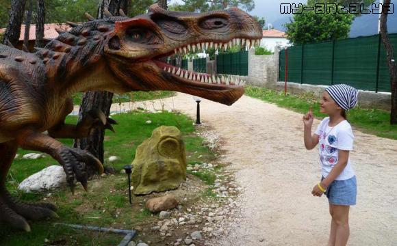 Динопарк в Турции: забавные фигуры динозавров очень нравятся детям.
