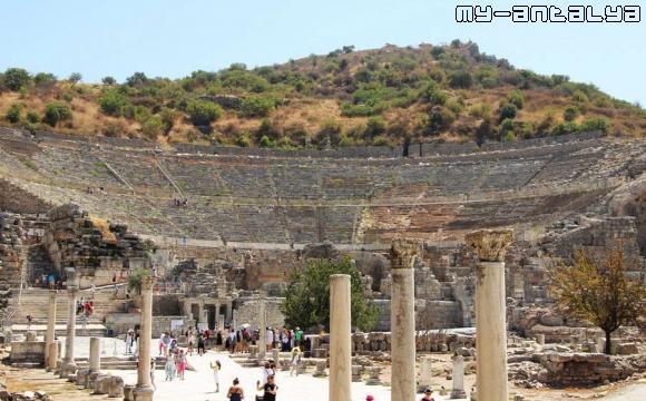 Большой амфитеатр Эфеса в Турции.