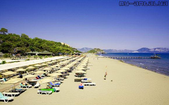 Песчаный пляж Сарыгерме, Мармарис, Турция.
